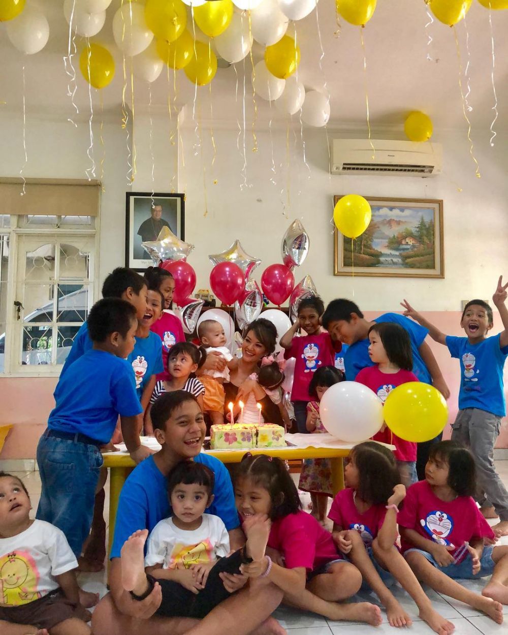 6 Seleb ini rayakan ulang tahun di panti asuhan, terbaru Farah Quinn