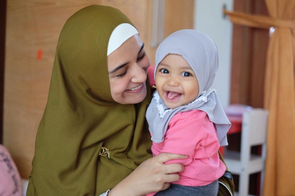 5 Cara Shireen Sungkar Kenalkan Agama Pada Anak Layak Ditiru