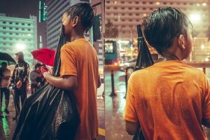 Foto bocah ojek payung ini menyimpan kisah haru di baliknya