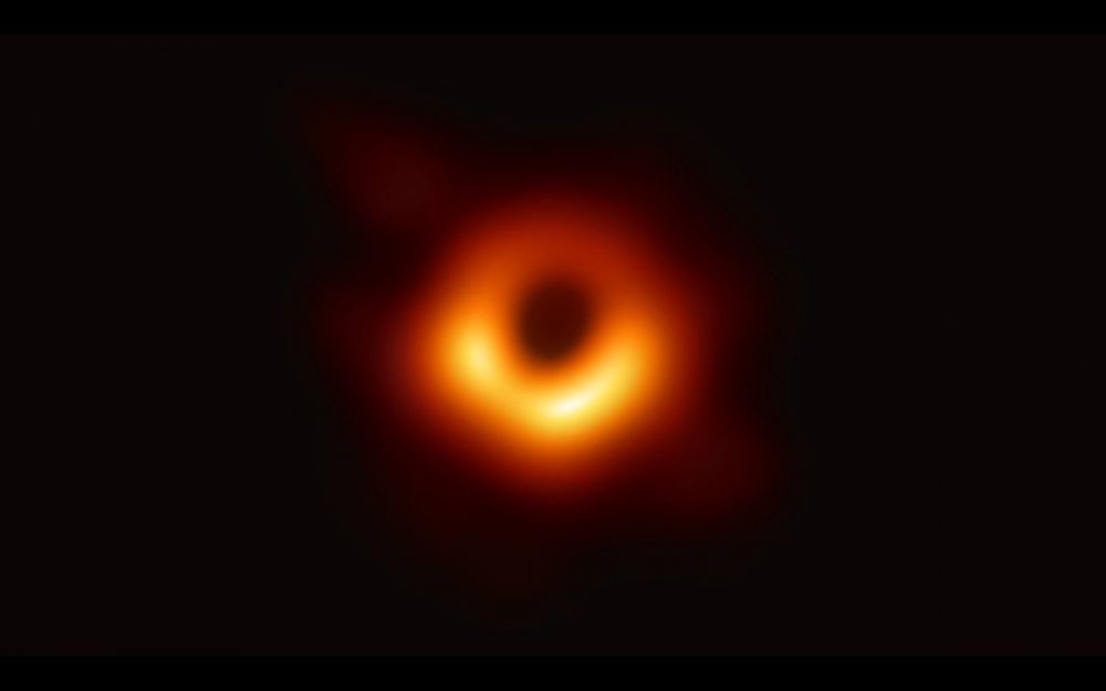 Pertama kali di dunia black hole terekam jelas, ini penampakannya