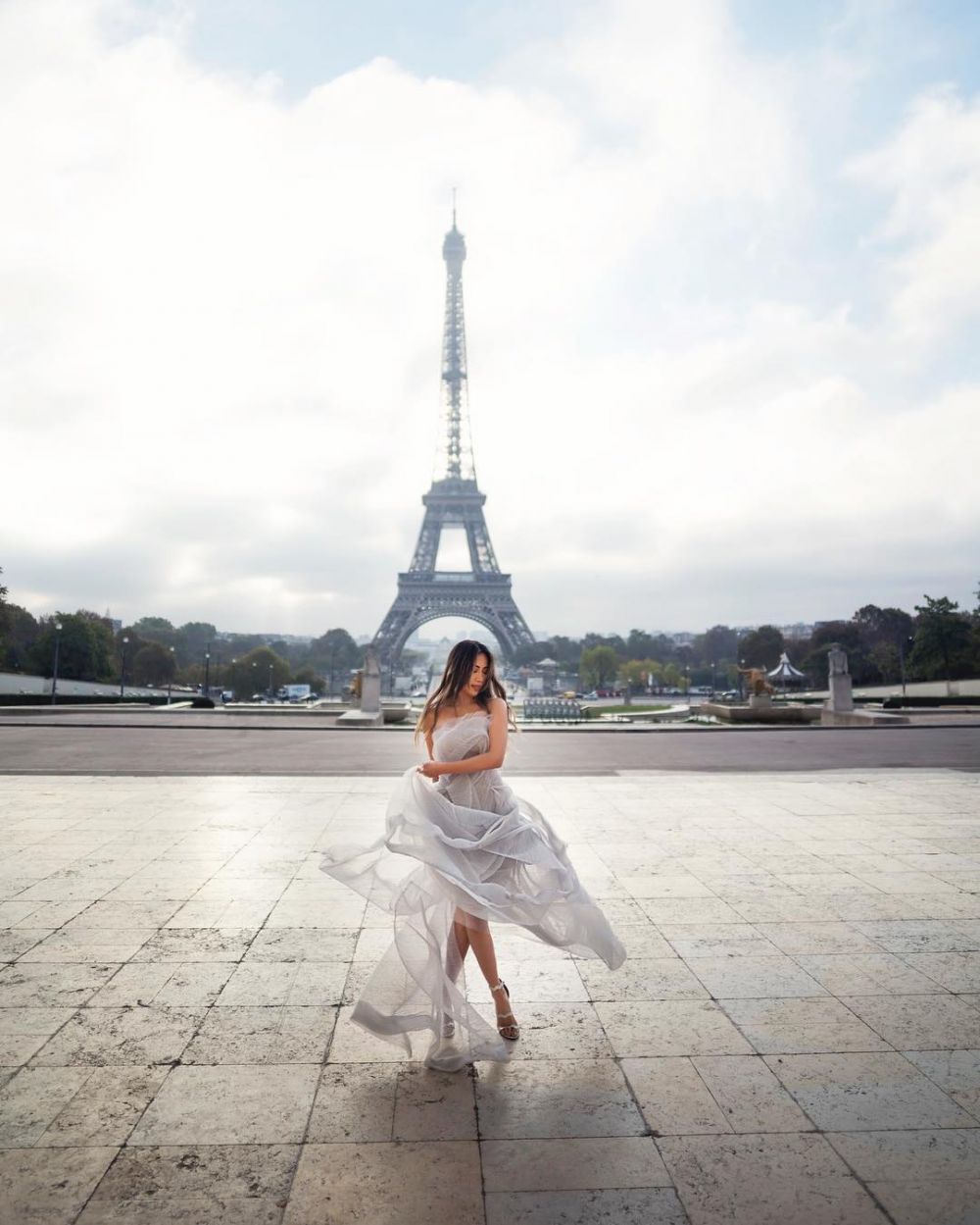 11 Gaya glamor Kezia Toemion, pebisnis kosmetik mantu keluarga Cendana