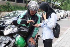 Cewek ini dapat surat usai naik ojek online, isinya bikin kaget