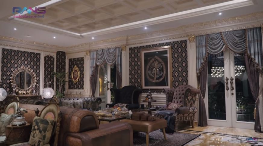 20 Penampakan rumah mewah 'Crazy Rich Pondok Indah', bergaya Turki
