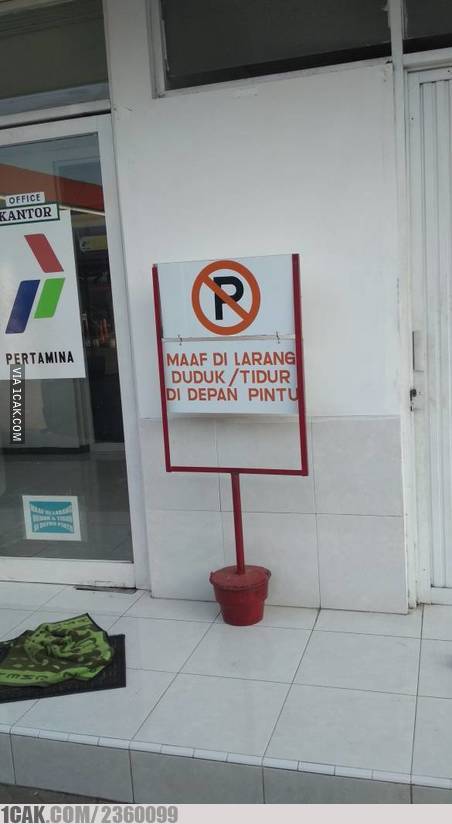 11 Spanduk pengumuman salah tempat ini endingnya kocak