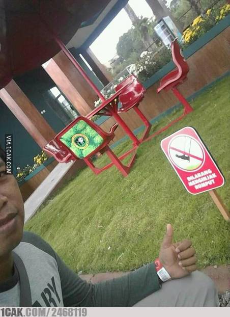 11 Spanduk pengumuman salah tempat ini endingnya kocak