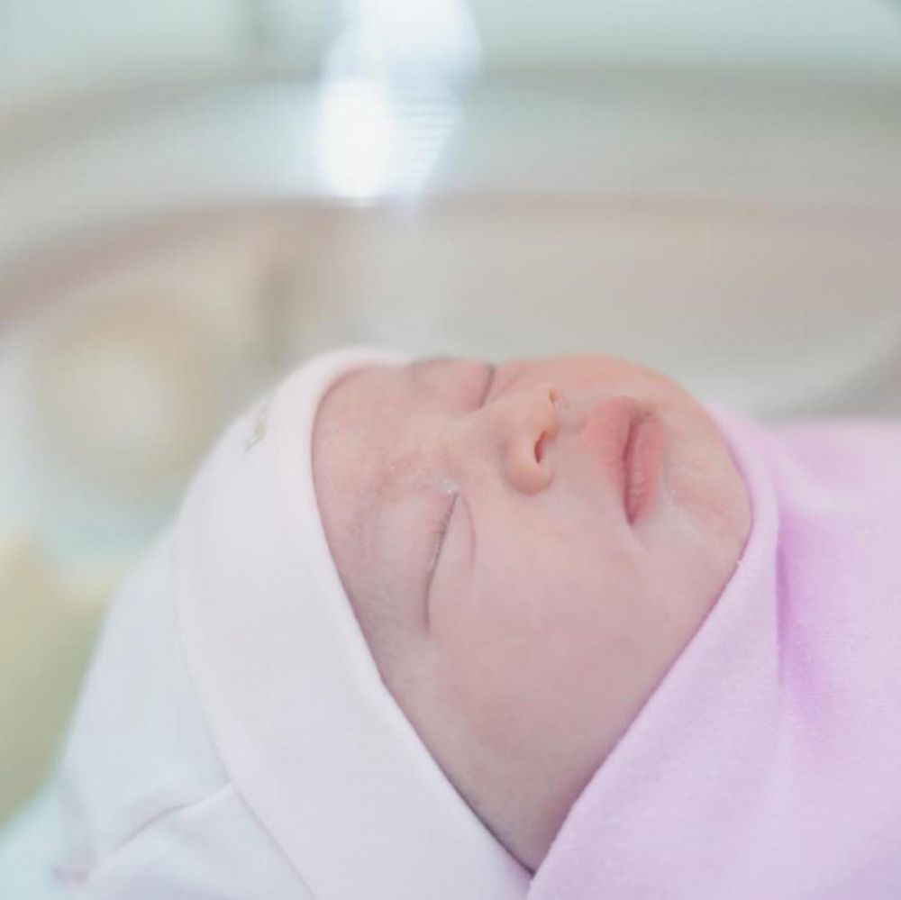 Lahirkan anak kedua, ini 7 momen kelahiran putri Aryani Fitriana