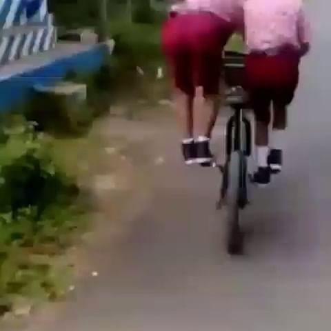 11 Tingkah absurd siswa waktu pulang sekolah ini bikin ngelus dada