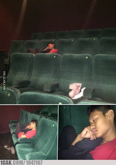 11 Tingkah lucu orang waktu di bioskop, bikin tepuk jidat
