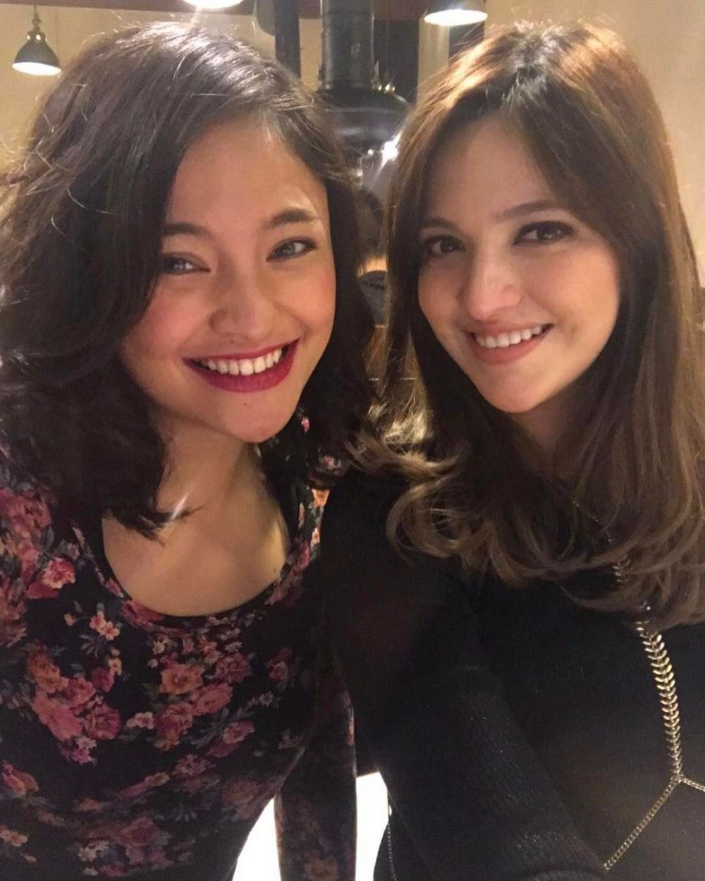 10 Potret ini buktikan Nia Ramadhani dan Marshanda sahabat dekat
