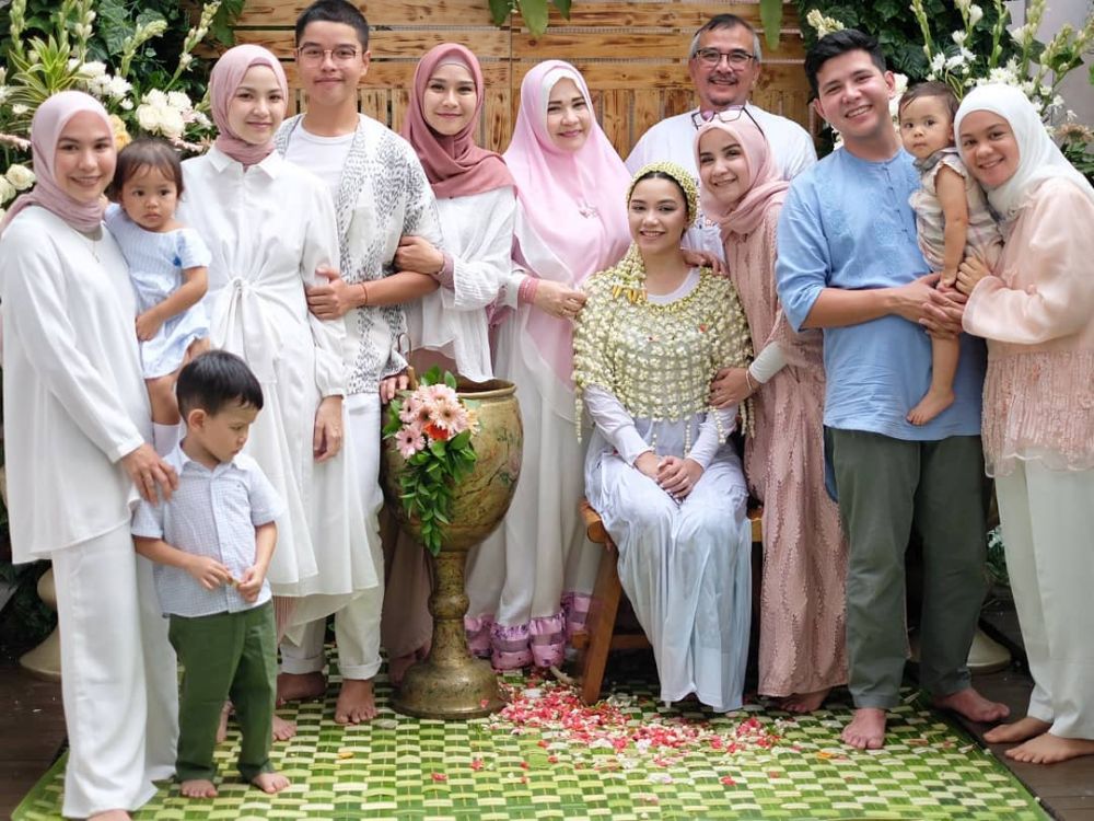 10 Momen siraman Rifqa Malsyita adik Zaskia Mecca, penuh haru