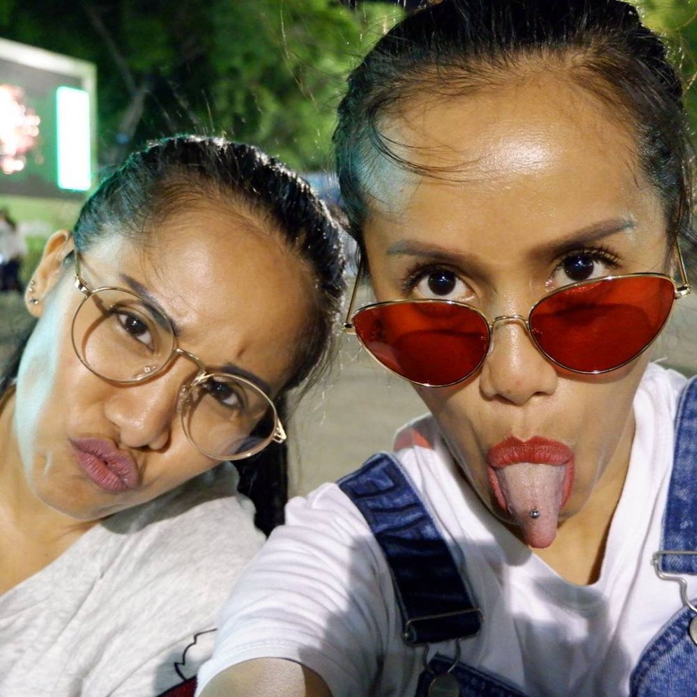 12 Potret kompak Chika dan Lia Waode, sibling goals abis