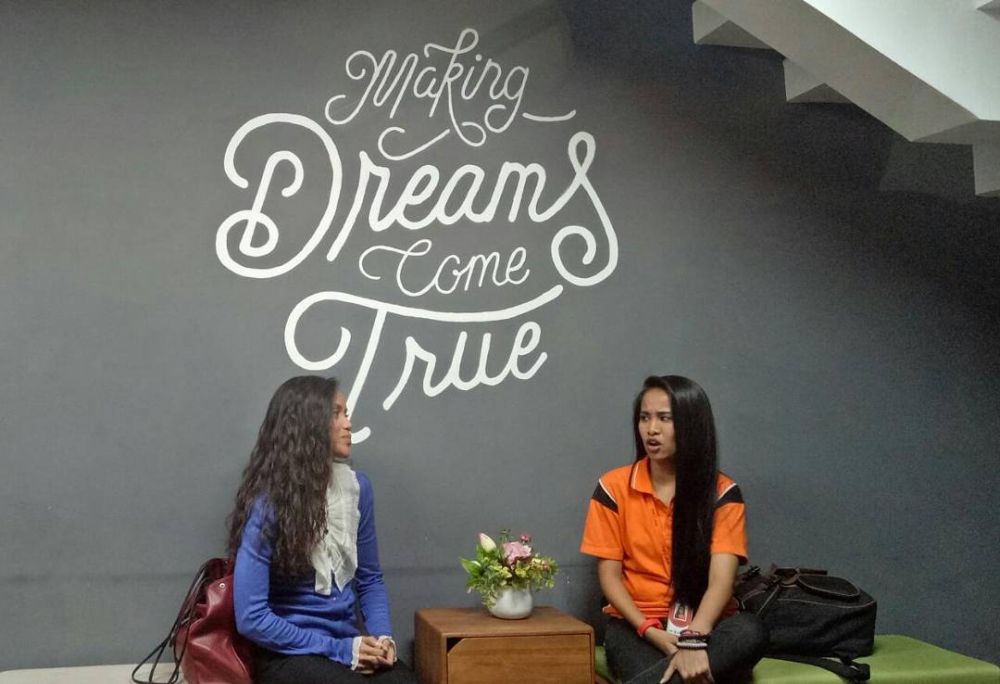 12 Potret kompak Chika dan Lia Waode, sibling goals abis