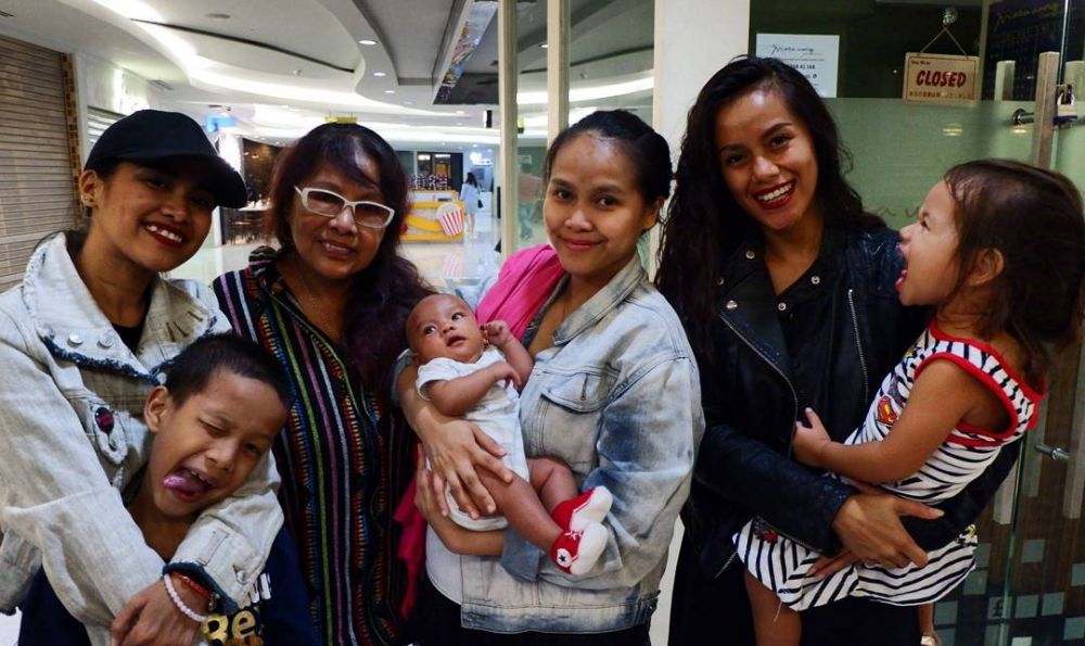 12 Potret kompak Chika dan Lia Waode, sibling goals abis