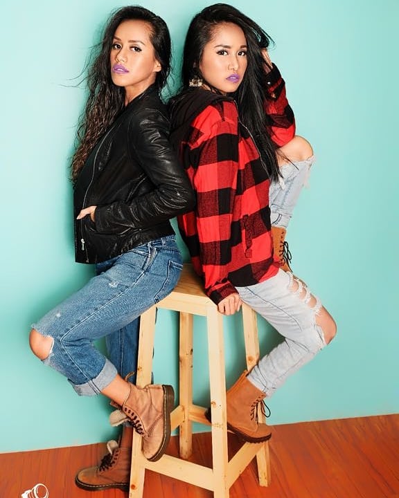 12 Potret kompak Chika dan Lia Waode, sibling goals abis