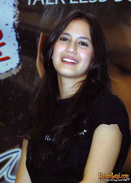 12 Potret Pevita Pearce di awal karier, masih chubby & belum glamor