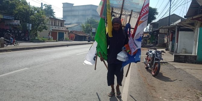 Pria ini jalan kaki Surabaya-Jakarta untuk ikut kampanye akbar di GBK