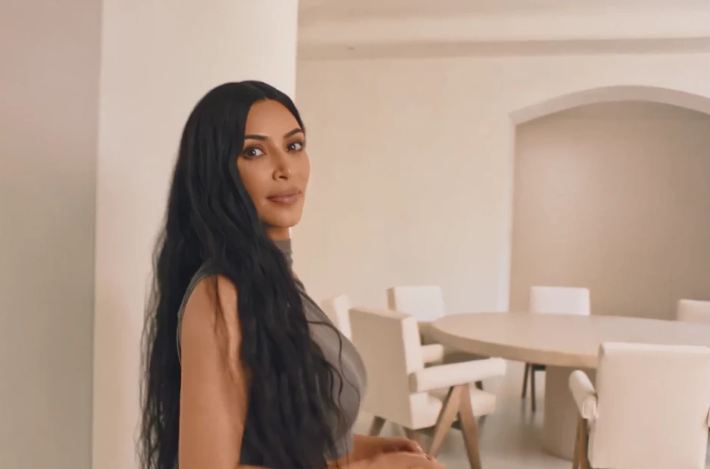 8 Foto rumah megah Kim Kardashian di California, mirip galeri seni