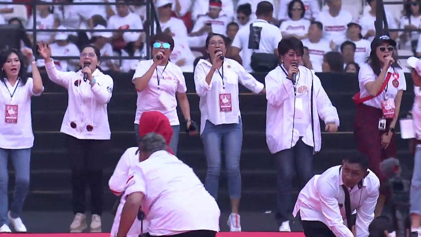 13 Potret Konser Putih Bersatu Bareng Jokowi, penuh keriuhan