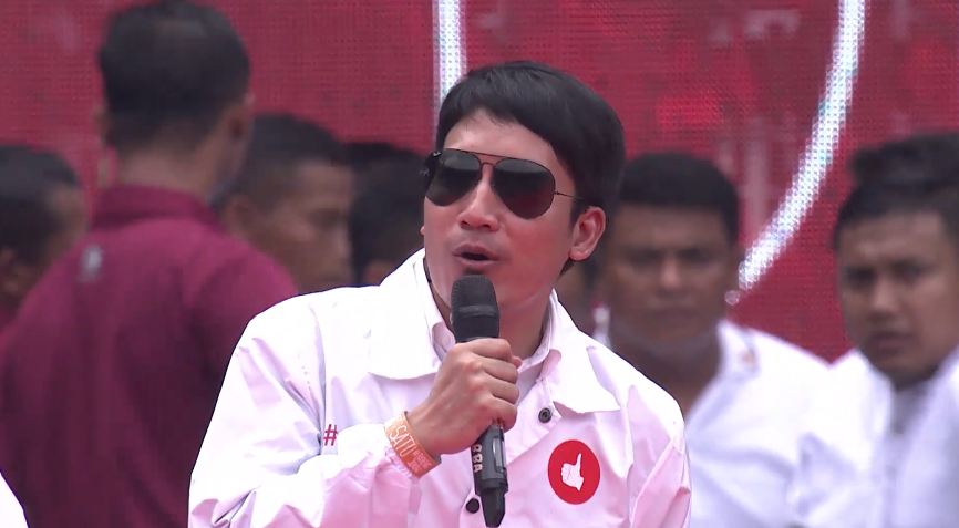 12 Aksi panggung seleb di Konser Putih Bersatu, penuh semangat