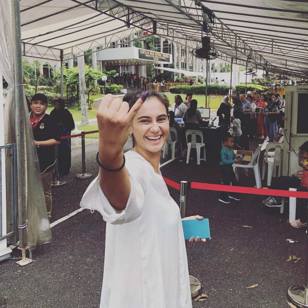 Tinggal di luar negeri, 10 seleb ini tetap gunakan hak pilihnya