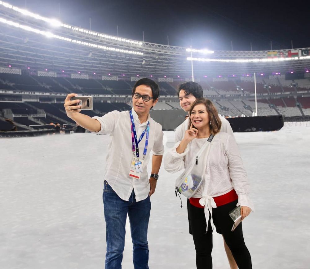 4 Keluarga seleb ini beda pilihan calon presiden, tetap rukun