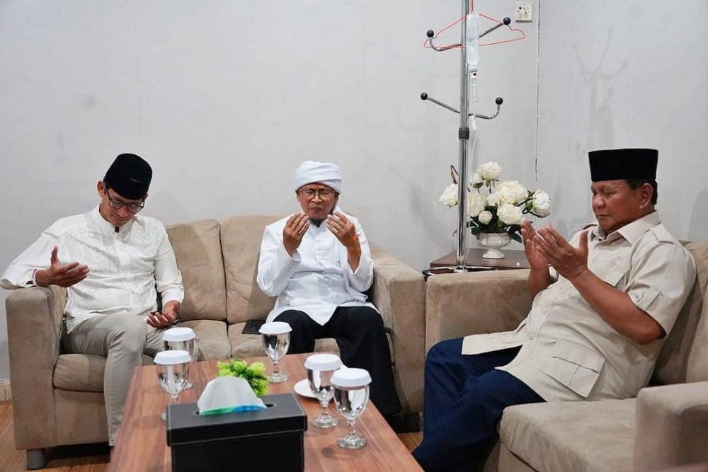Nyatakan dukungan, Aa Gym bertemu Prabowo-Sandi meski diinfus 