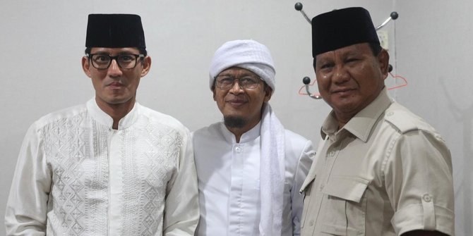 Nyatakan dukungan, Aa Gym bertemu Prabowo-Sandi meski diinfus 