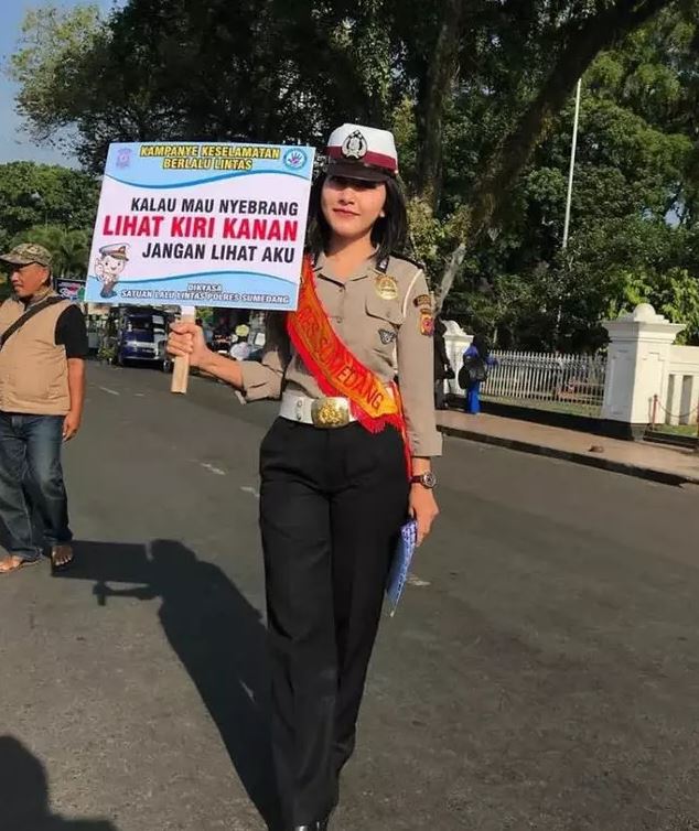 10 Pengumuman lucu dilarang kecelakaan ini bikin geleng-geleng