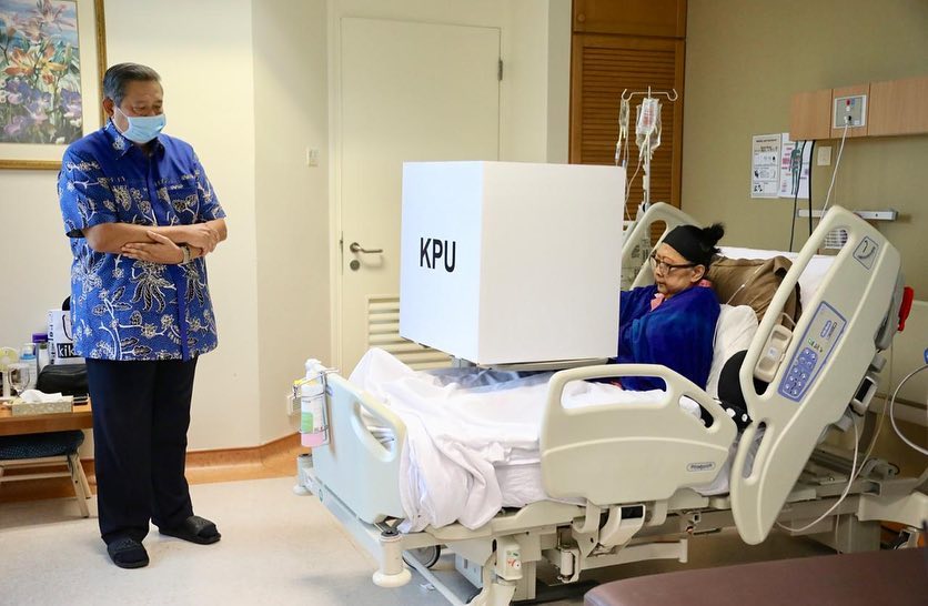 10 Momen Ani Yudhoyono nyoblos di Singapura, terbaring di atas ranjang