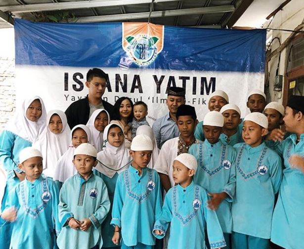 10 Potret Rinni Wulandari dan Jevin Julian momong buah hati, kompak