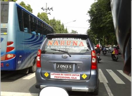 12 Spanduk iklan lembaga kursus ini bikin tepuk jidat