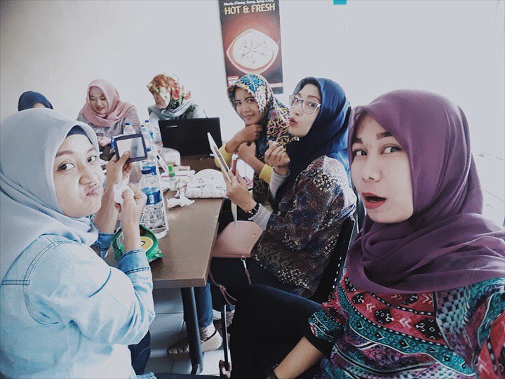 10 Pesona Natly eks 7 Icons yang kini berhijab, makin memesona