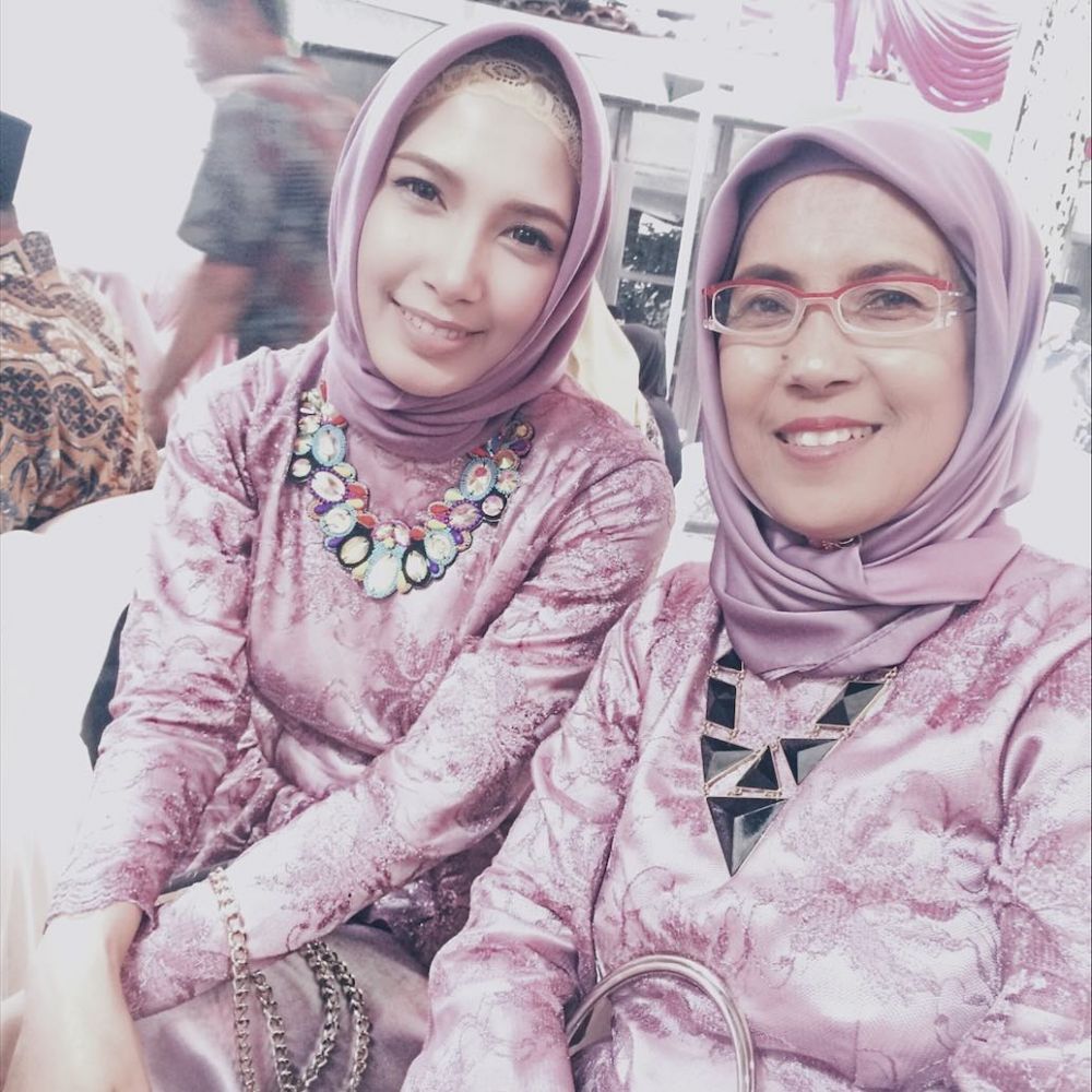 10 Pesona Natly eks 7 Icons yang kini berhijab, makin memesona