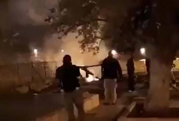 Detik-detik kebakaran di ruang salat Masjid Al Aqsa