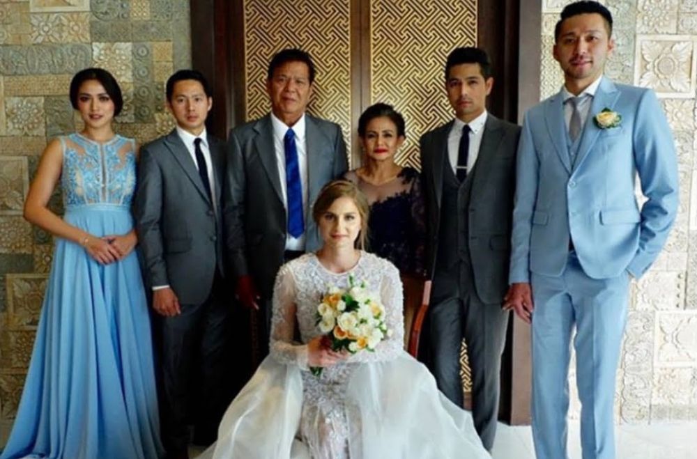 7 Pesona ibunda Jessica Iskandar, gayanya nggak kalah modis  