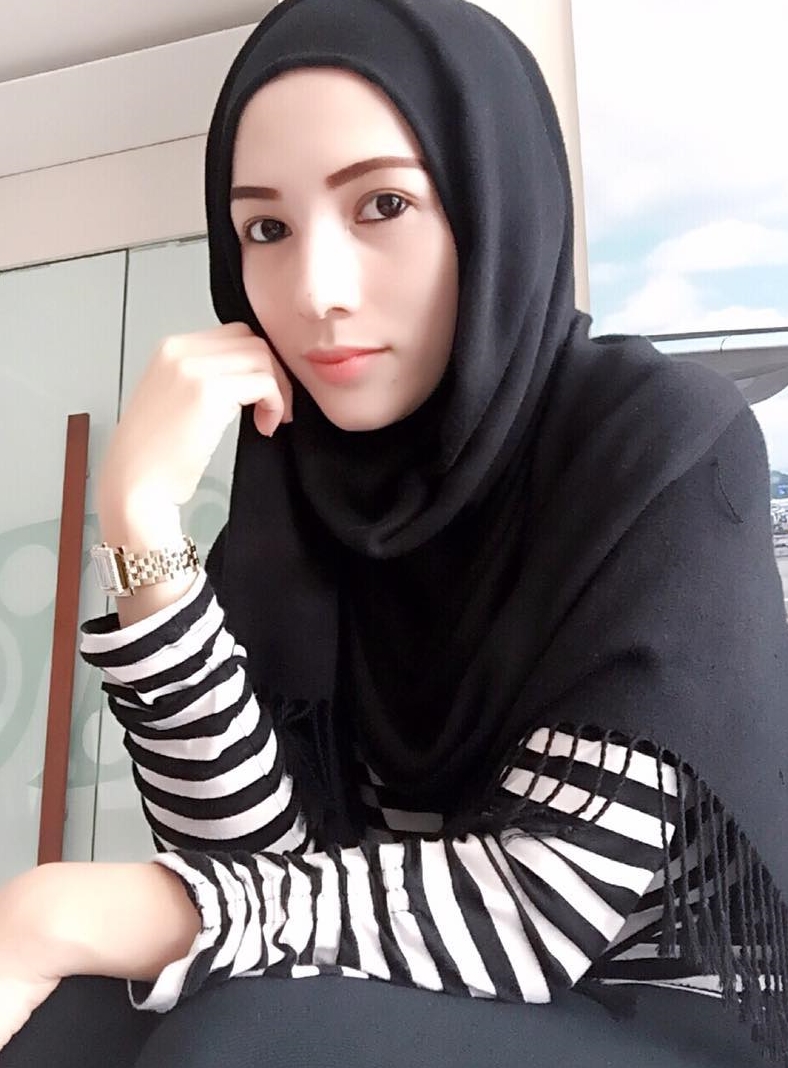 8 Pesona Benazir Endang, istri muda Limbad yang jarang tersorot