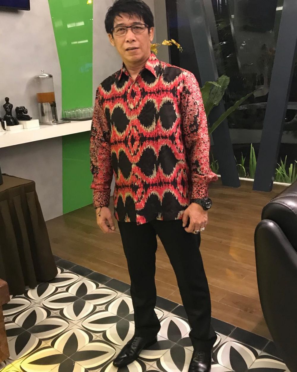 Tak banyak yang tahu, 10 seleb ini punya istri lebih dari satu