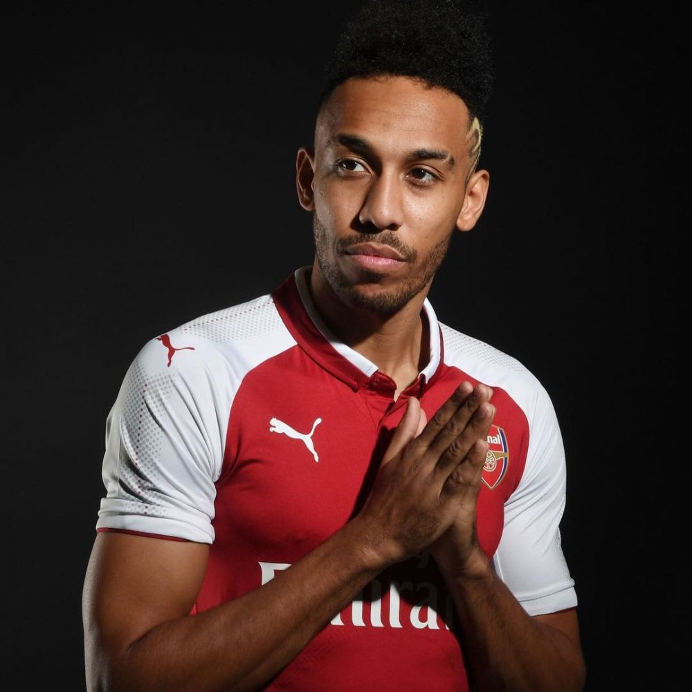 5 Pesepak bola ini jadi korban nyanyian rasis, terbaru Mo Salah