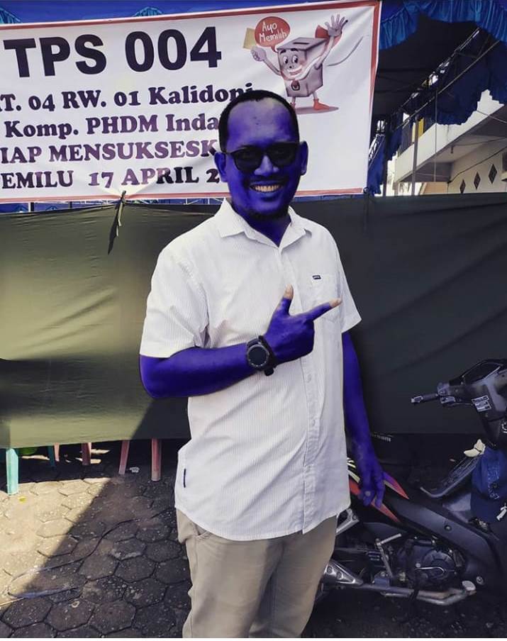 13 Kelakuan lucu pakai tinta pemilu ini bikin ketawa mules