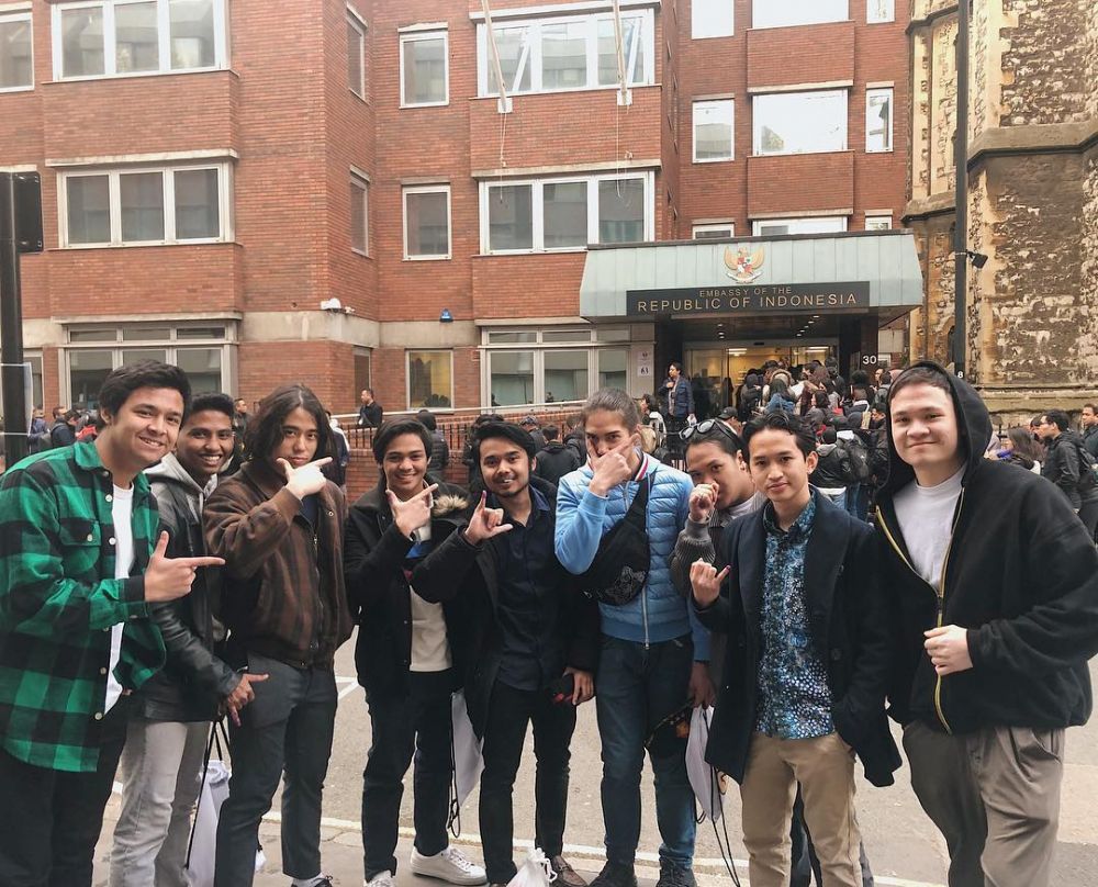 8 Seleb pemilih pemula ini nyoblos Prabowo-Sandiaga