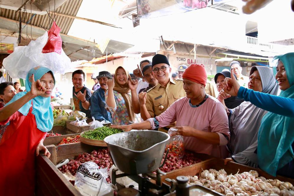 Bupati Anas keliling pada hari pencoblosan, ajak warga tak golput