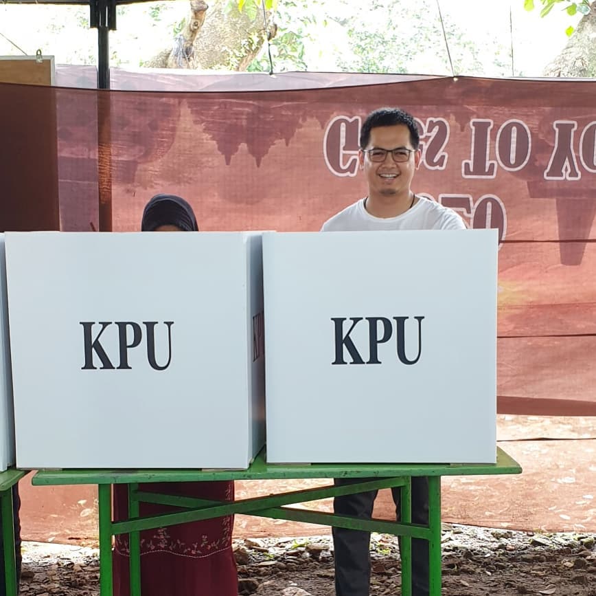 Reaksi 7 seleb caleg usai coblosan, siapkan nazar jika terpilih