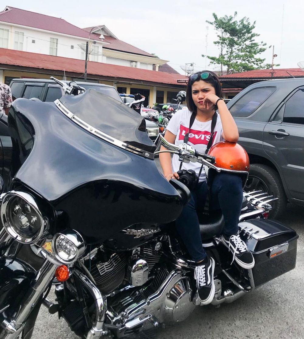 10 Pesona Vani Simbolon, polwan cantik pengaman Pemilu 2019