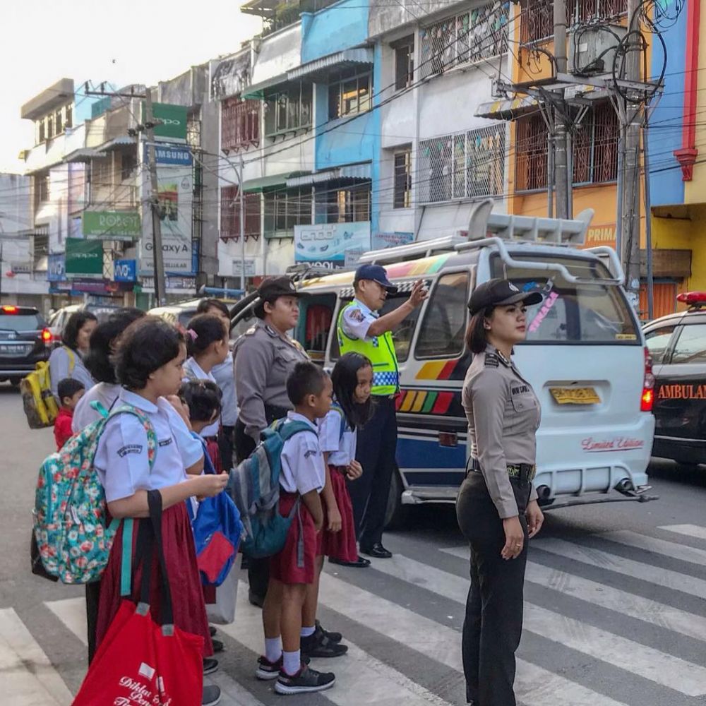 10 Pesona Vani Simbolon, polwan cantik pengaman Pemilu 2019