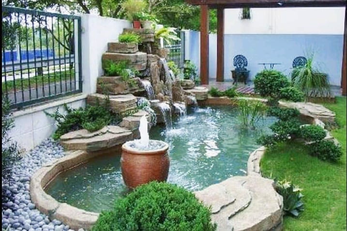 20 Desain kolam ikan minimalis, bikin suasana rumah jadi tenang