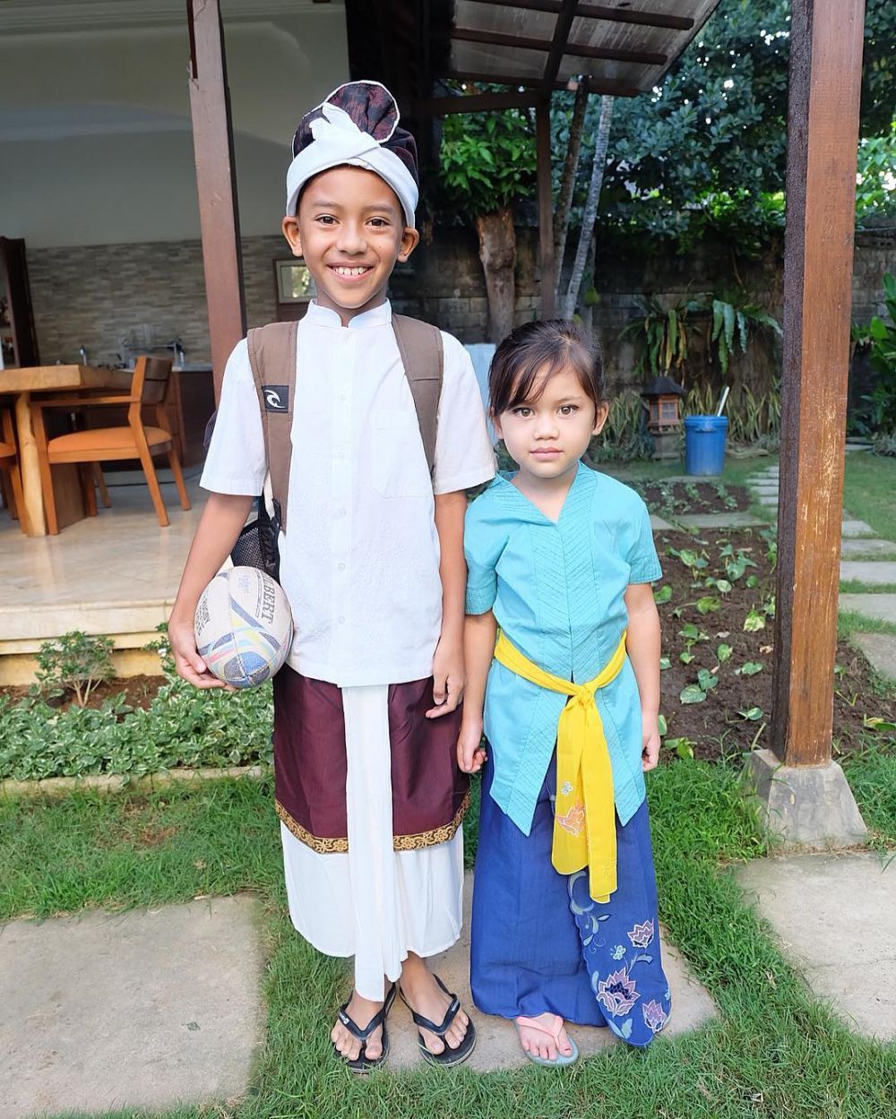 12 Potret rumah Nana Mirdad & Andrew White, mewah berkonsep villa