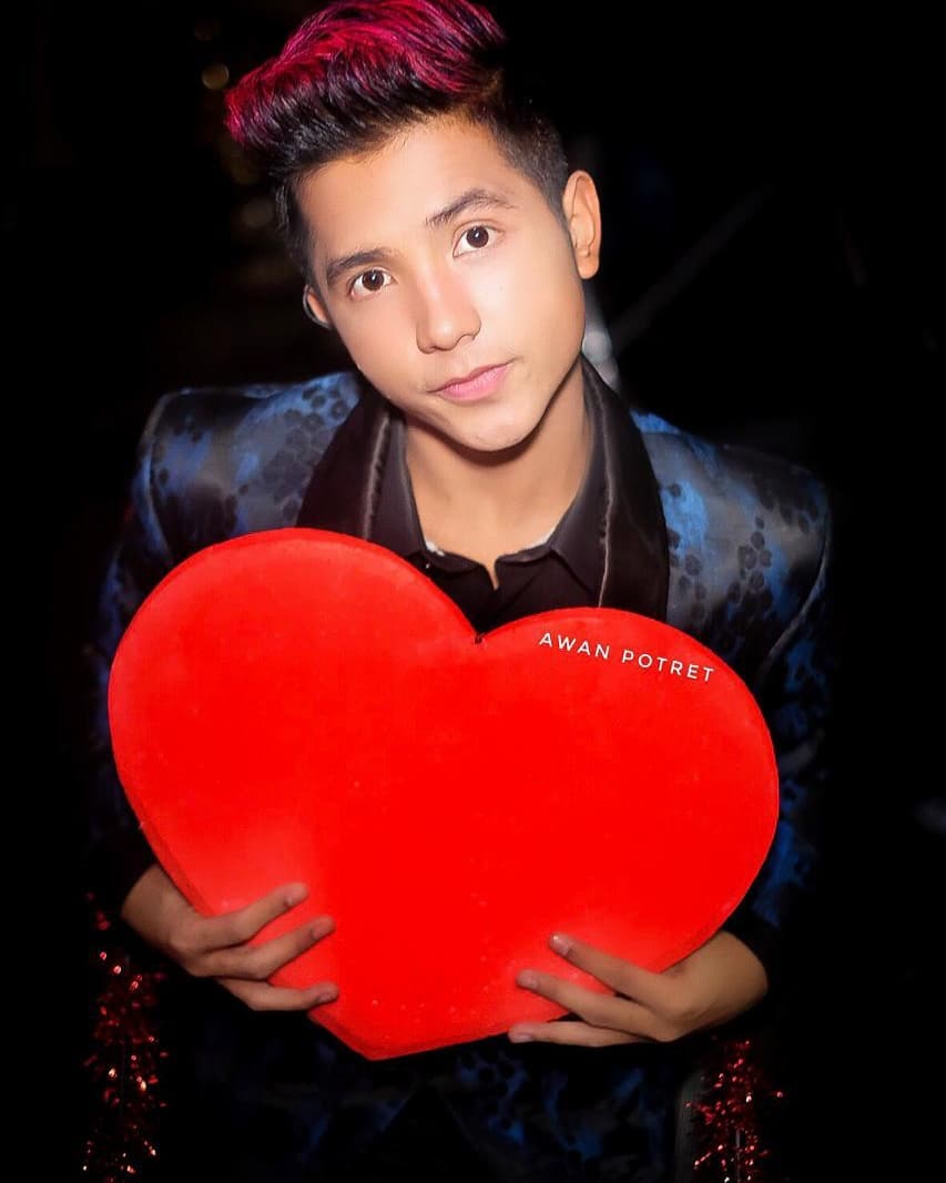 8 Gaya kocak Jirayut, host D'Academy Asia 4 yang imut banget