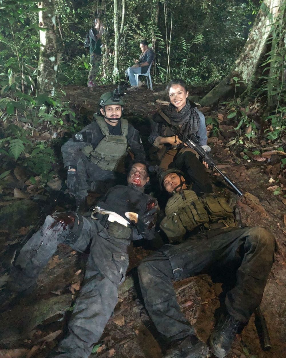 9 Aksi Raline Shah dengan senjata api, dari kecil sudah terbiasa