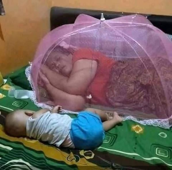 10 Kelakuan usil orangtua saat asuh anak ini bikin tepuk jidat