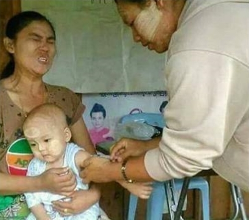 10 Kelakuan usil orangtua saat asuh anak ini bikin tepuk jidat